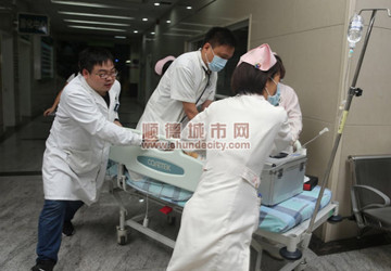 医护接力1小时30分，助她跑赢“死神”