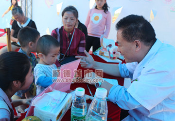 市民慕名前来，医生持续义诊3小时不休息