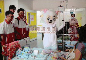 暖心！“喜羊羊”来访，小朋友们乐坏了