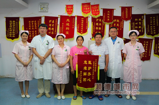 患者气促得到及时治疗，出院后送上锦旗