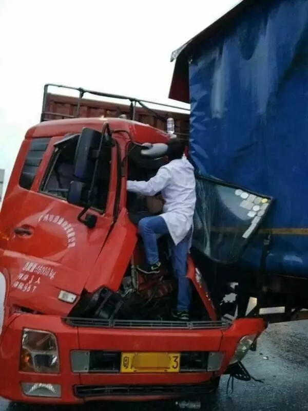 顺德乐从“托举哥”坚持40分钟挽救生命