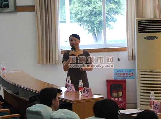 乐医专家进校园，为青少年做青春期宣讲