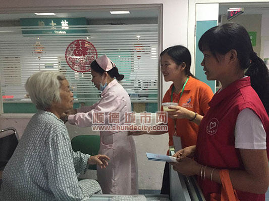 附属乐从医院医务社工防暑降温送清凉