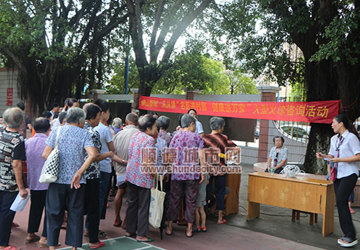 乐医议诊进岳步，市民纷纷竖起了大拇指