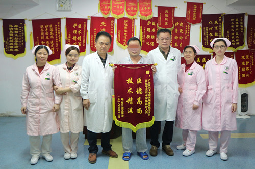 嘴巴里长疙瘩就是上火？不，长成这样就得割除！