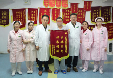 嘴巴里长疙瘩就是上火？不，长成这样就得割除！