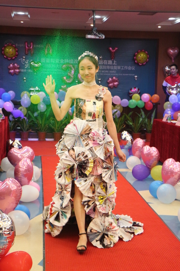 厉害了，我的女神们！广州医科大学附属顺德医院三八节环保时装秀劲爆上演！