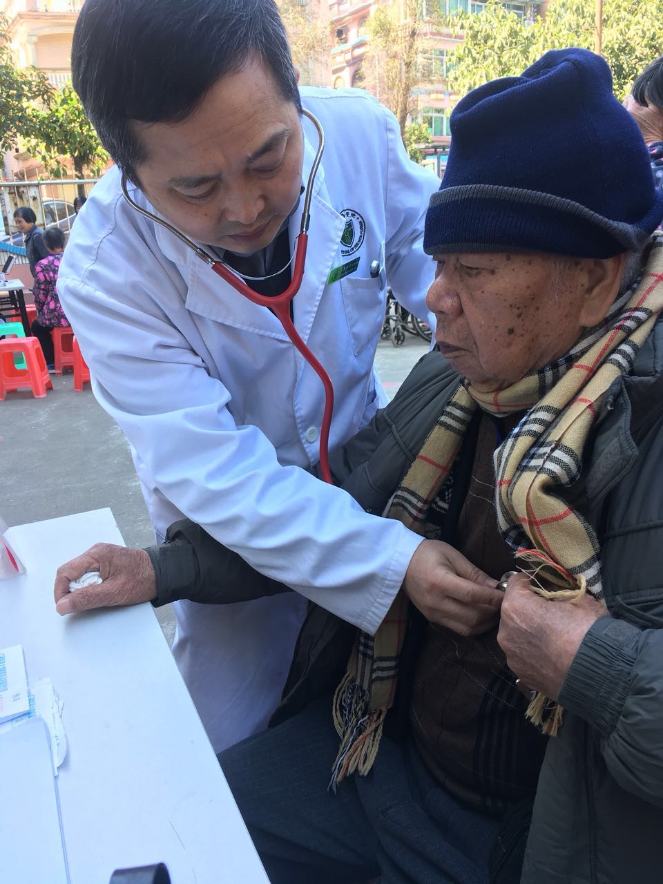 【公益活动】春风笑迎雷锋月，我院义诊队伍走进乐从小涌村