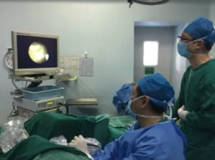 国家级名医成功用微创技术解决八旬老人5年的“难言之隐”