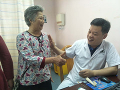 一招解决困扰张姨十几年的腿痛老毛病！