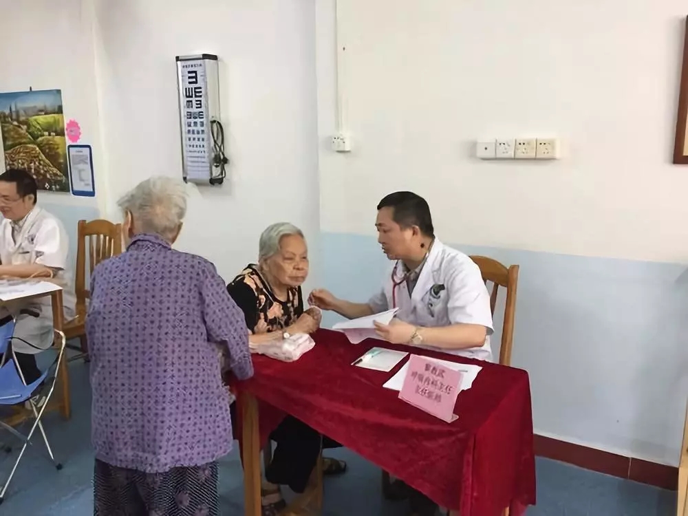 为健康夕阳红护航——我院呼吸内科团队关爱进敬老院