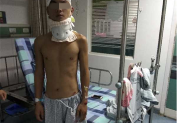 外卖小哥不戴头盔惹了祸
