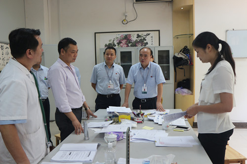 当兵光荣！院领导慰问一线征兵体检医务人员