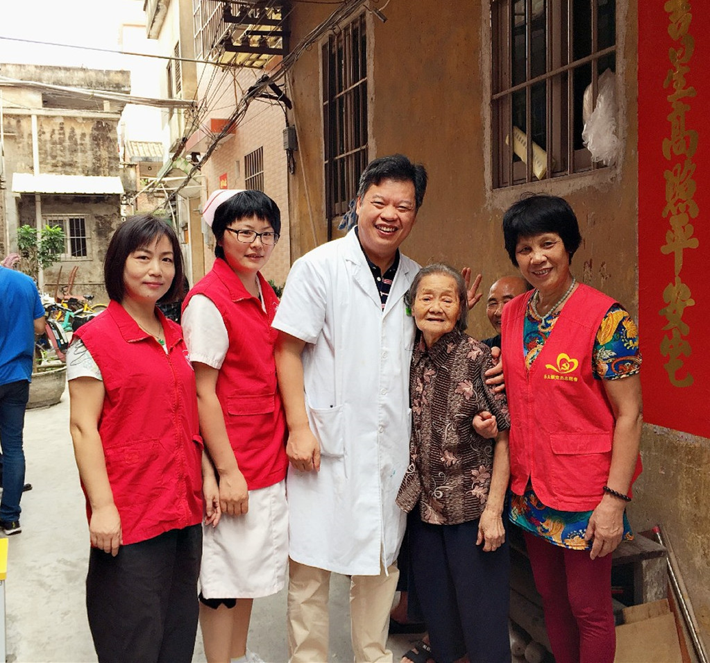 【暖心】入户探访 义诊接力 温暖水藤