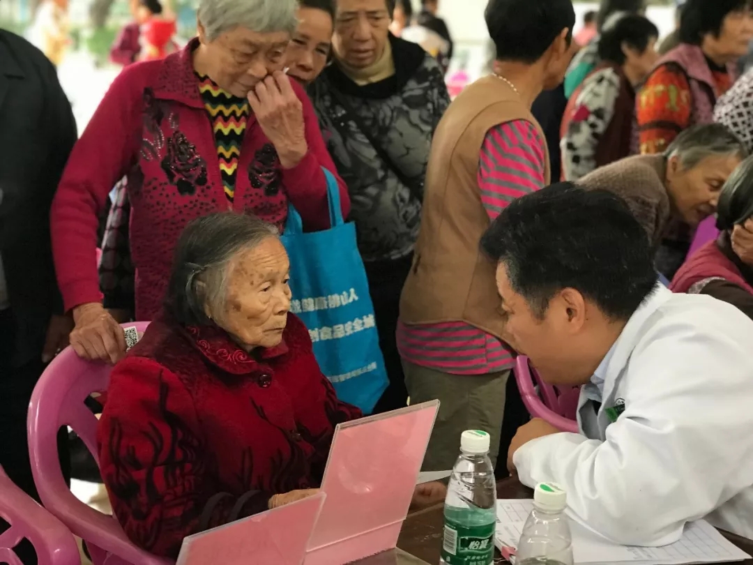 【聚焦】钢铁世界名医义诊第三站劳村火热开展！