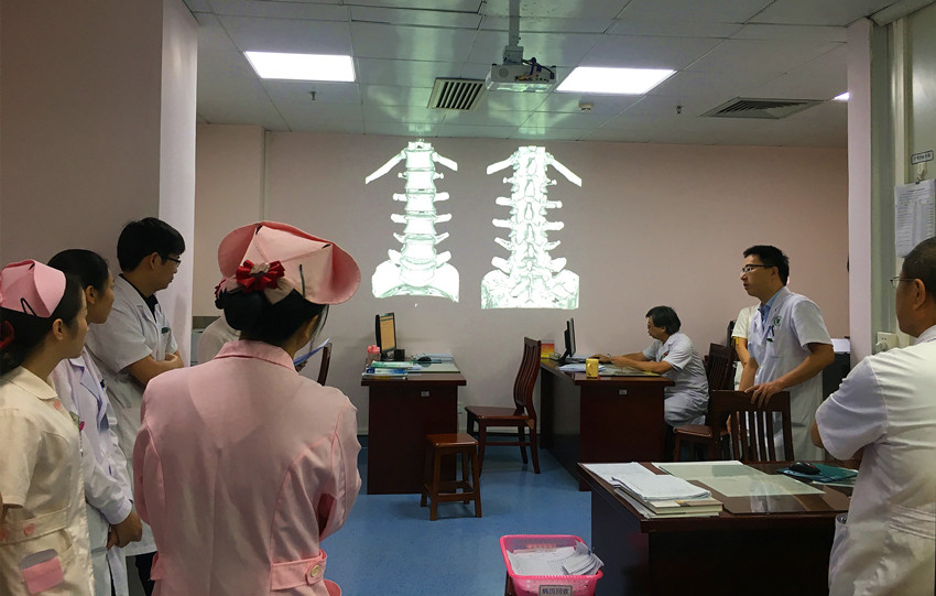 我院骨科、神经外科创新践行医护一体化早交班模式