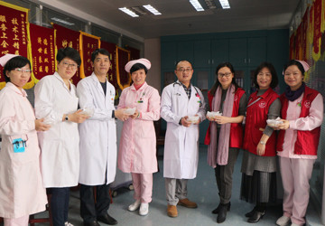 元宵佳节送汤圆 上门慰问暖人心