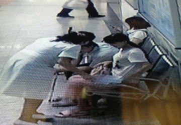 “有我在别害怕！”——医院职工暖心搀扶视力缺陷夫妇就医
