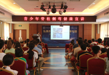 万万没想到！高低肩、长短腿、驼背，这些都可能是脊柱侧弯的“杰作”！