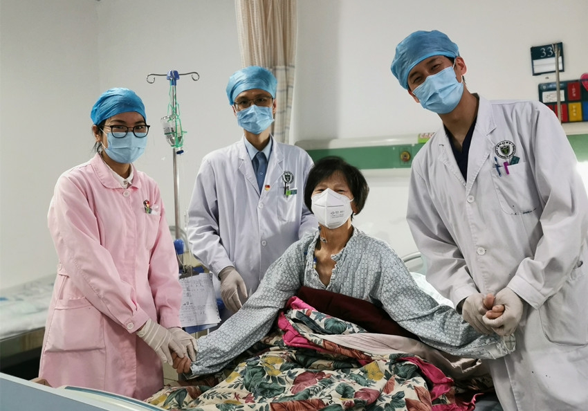 【福音】六旬老人肠内长巨瘤，彭和平教授巧手拆“炸弹”！