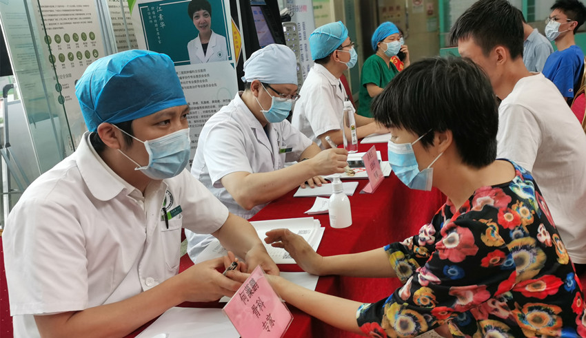 【致敬医师】中国医师节系列活动之六：专家组团义诊 医路保驾护航