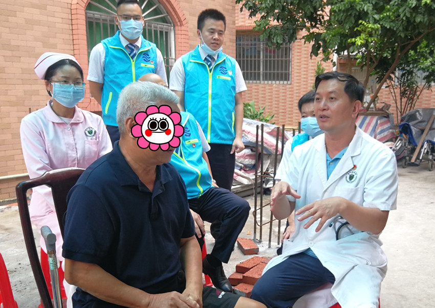 【致敬医师】结对帮扶困难户 赠医送药暖人心