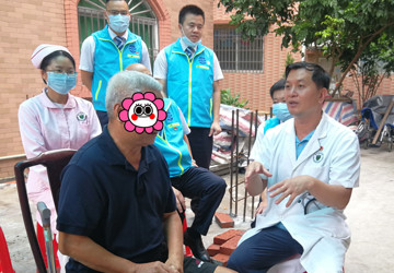 【致敬医师】结对帮扶困难户 赠医送药暖人心