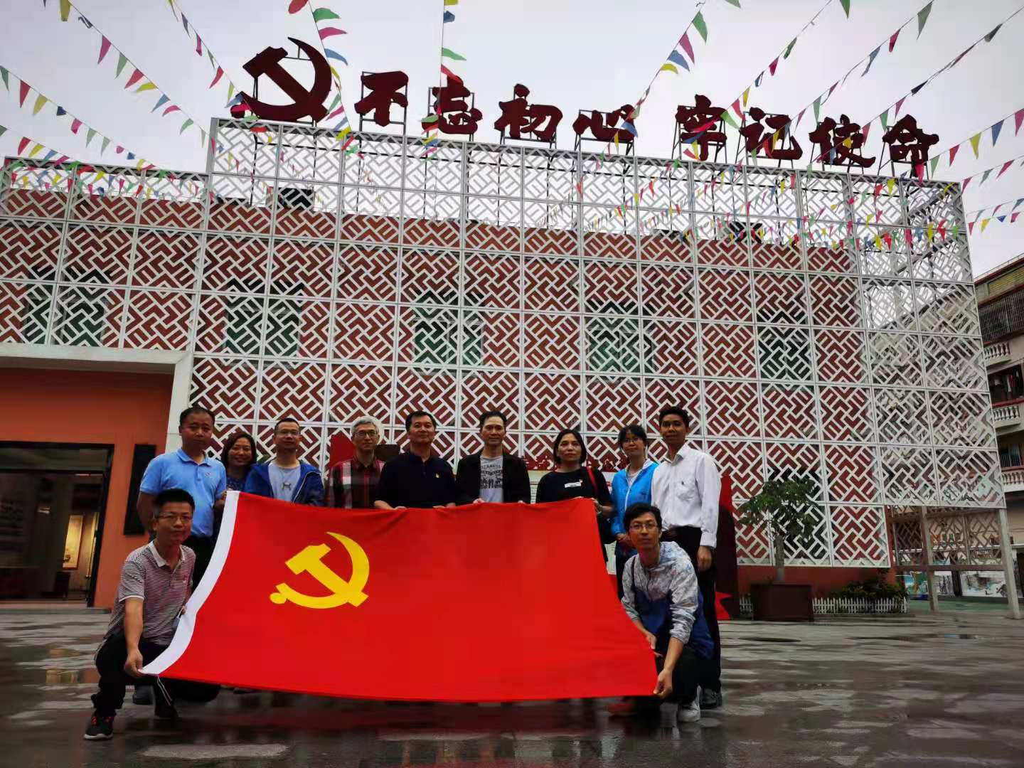 学史明志，知史励行，医技党支部开展主题党日活动