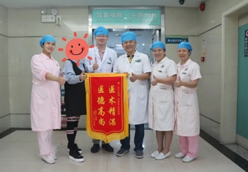 【我为群众办实事】赞！医生妙手“摘龙眼”除囊肿，患者送锦旗表信任！