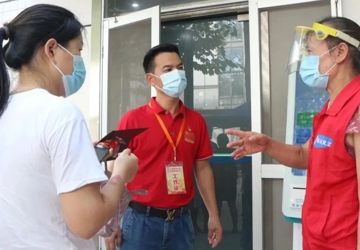 【我为群众办实事】红马甲+暖大白，为省外来佛返佛人员提供免费核酸检测