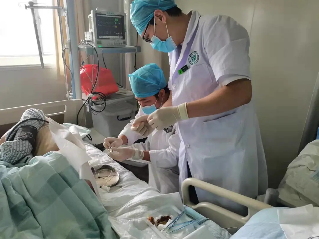 神经重症患者福音！小切口+细导管，颅内压监测技术助七旬老伯渡过难关