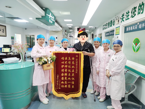 年轻小伙遭遇车祸险截肢，乐从医院全力救治成功保腿！