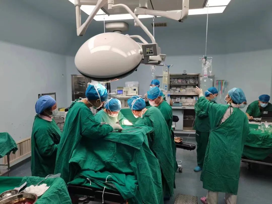 惊险27分钟！三胎孕妈胎盘早剥，乐从医院多学科合作成功救治