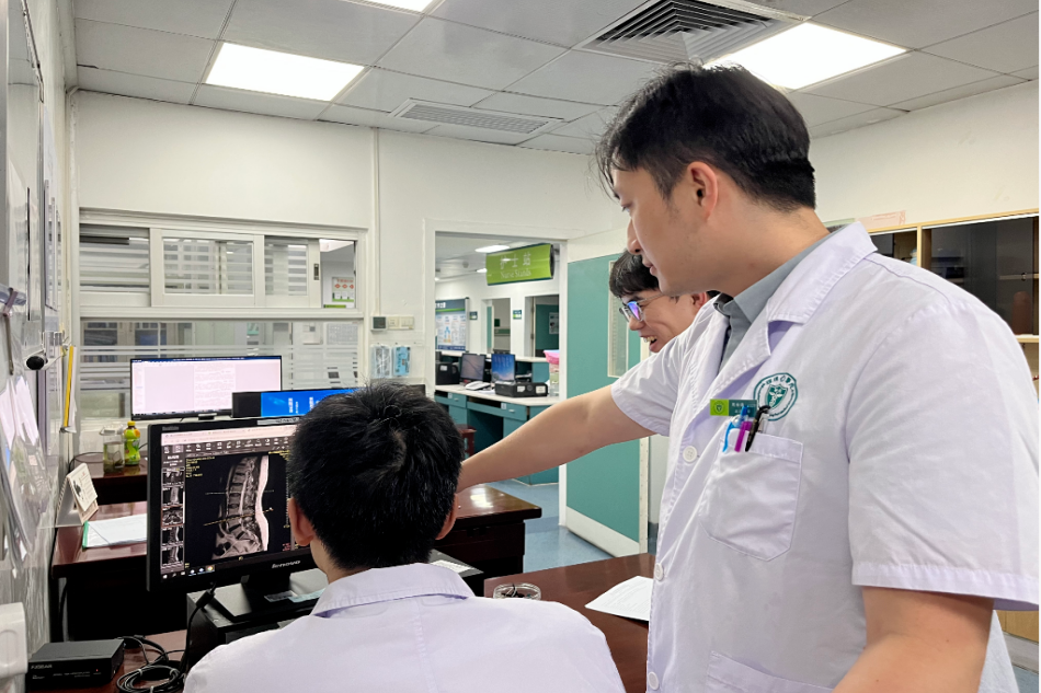 【顺德融媒】腰突手术会瘫痪？乐从医护团队用7毫米小孔“击碎”谣言